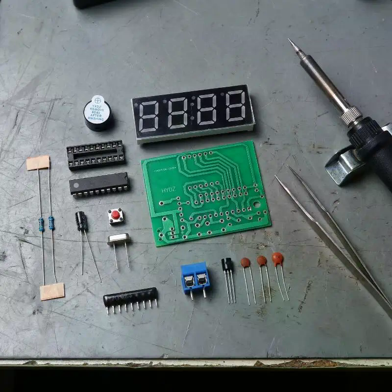 طقم ساعة رقمية LED للتركيب الذ - مراجعة Diy Electronics Workshop وسعره